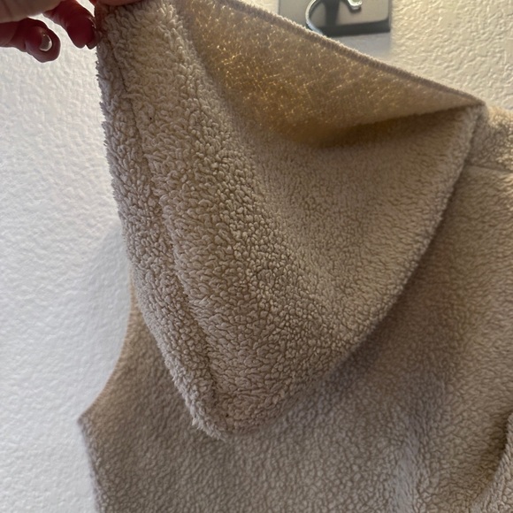 Michael Farrell Sherpa Hoodie Vest Small Beige Sleeveless Cozy Fuzzy Soft Warm - Picture 7 of 9